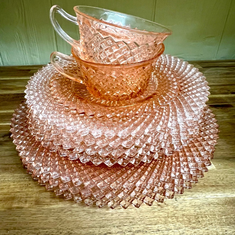 Anchor Hocking Pink Depression
Glass *Queen Mary* pattern